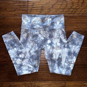 Athleta Gray White Tie Dye Powervita Salutation 7/8 Leggings